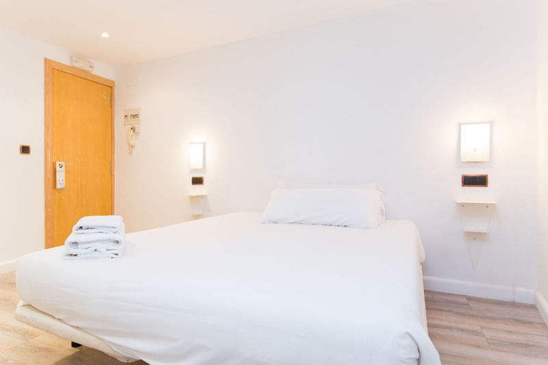 Ainb Las Ramblas-Colon Apartments Barcelona Exterior foto